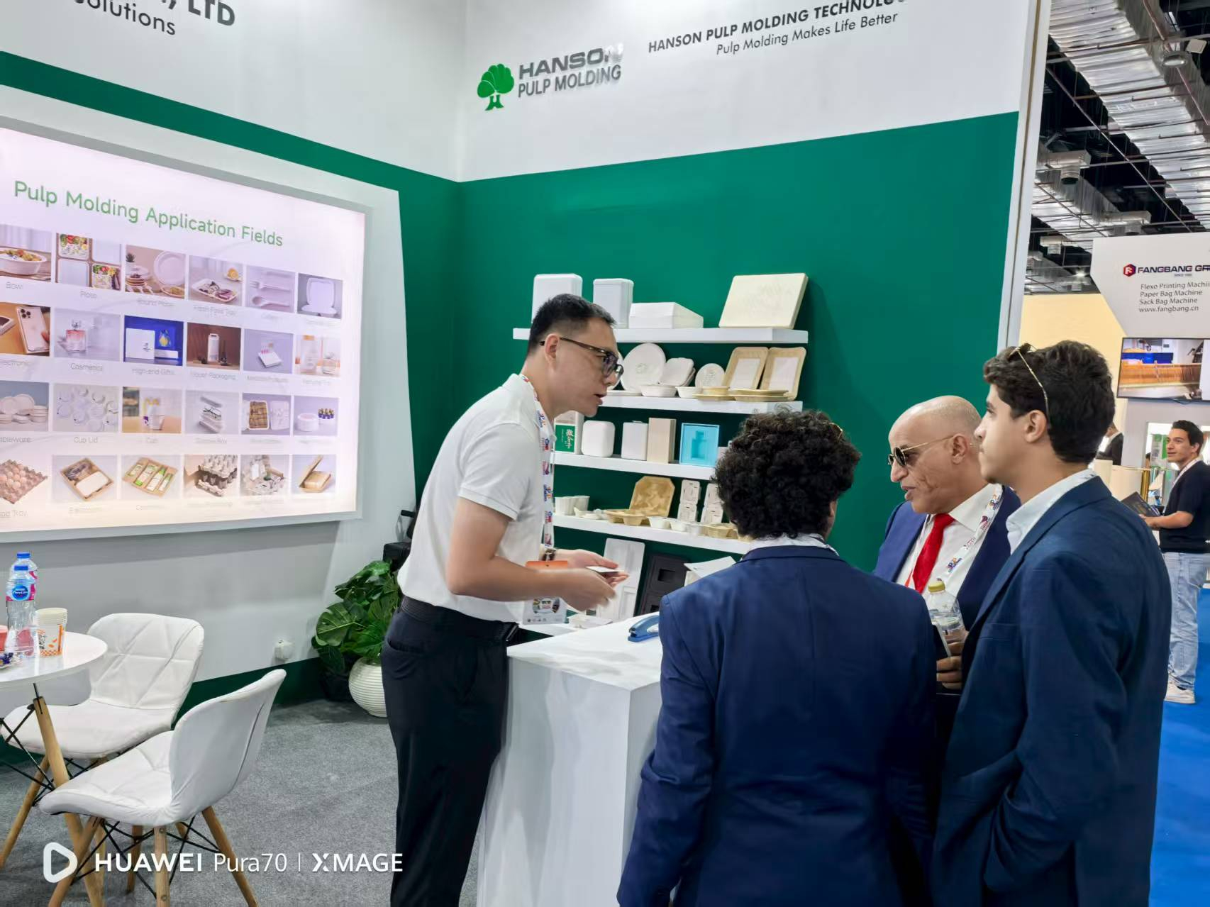 瀚森团队与非洲客户洽谈图